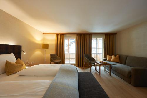 452631755 Après Post Hotel