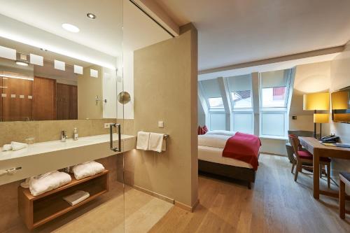452631759 Après Post Hotel