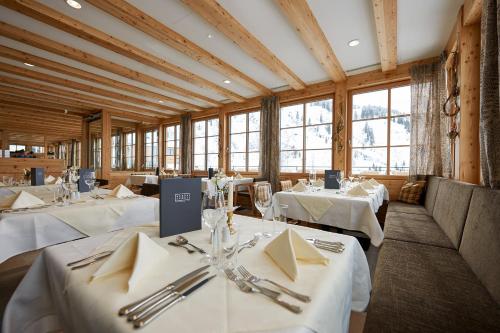 452631779 Après Post Hotel