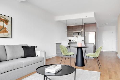 Downtown BK 1BR w WD Deck nr TJ NYC-879 in Brooklyn, USA