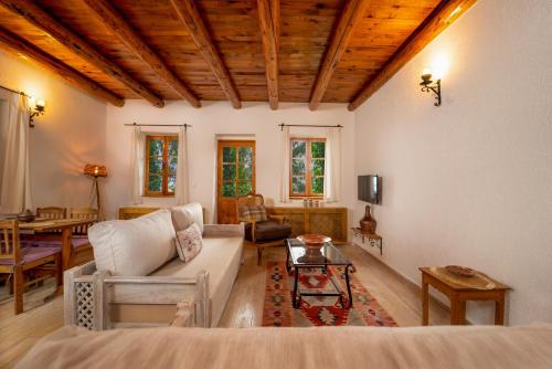 Deluxe Suite with Sea View image 6