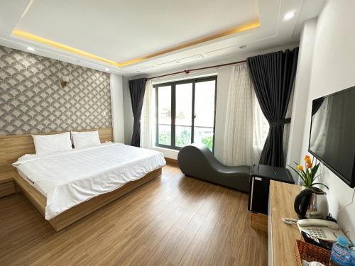 The Land Hotel & Apartment in เฟือง 2