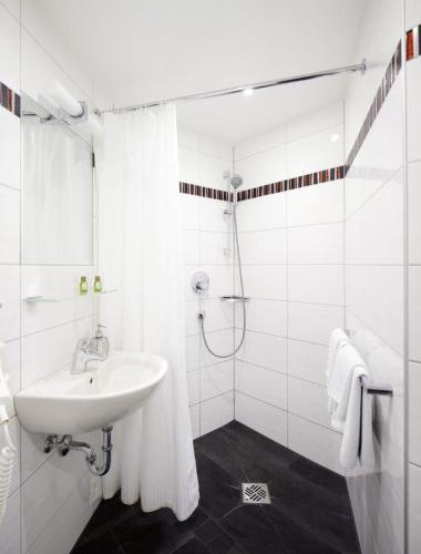 Central Hotel Garni - image 13