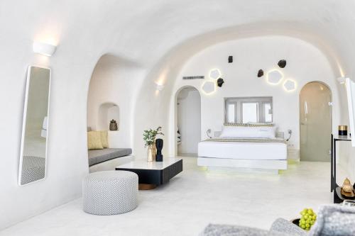 Junior Suite with Outdoor Heated Plunge Pool with Jets image 6