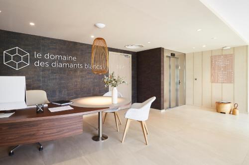 Ieeja, Le Domaine des Diamants Blancs in Croix