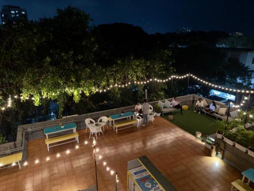 ระเบียง/ชานเรือน, Locomo Hostel OG - Stay • Work • Eat  in มุมไบ