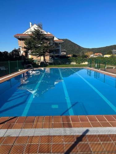 Playa de Berria - Precioso Apartamento con piscina y Garaje incluido - Apartment - Santoña