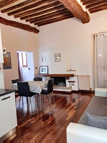  Ospitaci Appartamenti San Salvatore, Pension in Foligno