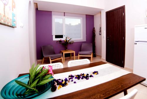 2 bedrooms, 3 beds