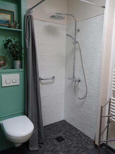 Chambre d'hôtes sur jardin acces PMR (Chambre d'hotes sur jardin acces PMR) in La Grace De Dieu