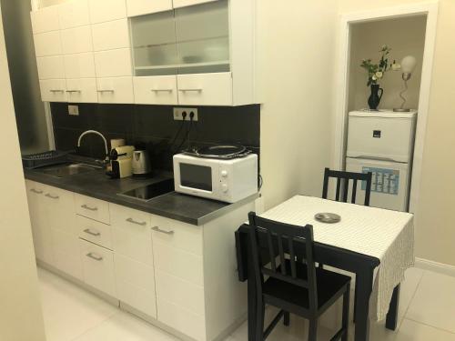Dohány Central Apartment - image 4
