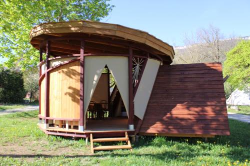 Habitat Créateur - Hébergements insolites au camping municipal "Les Ecureuils" (Habitat Createur - Hebergements insolites au camping municipal "Les Ecureuils") in 雷庫博讓薩克