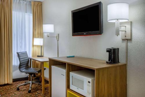 Days Inn by Wyndham Hilton Head - image 6