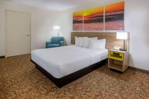 Days Inn by Wyndham Hilton Head - image 6