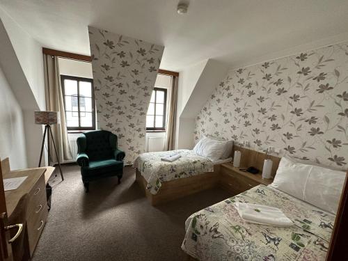 2 twin beds