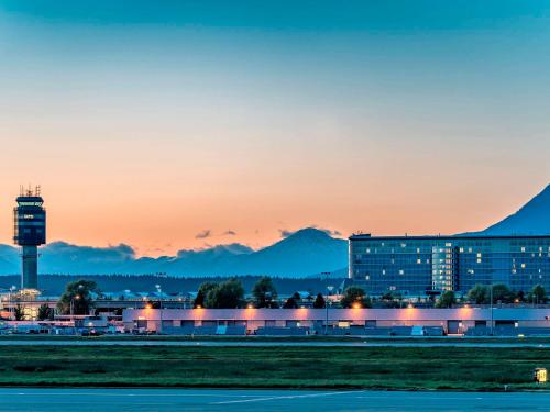 Fairmont Vancouver Airport In-Terminal Hotel - Richmond