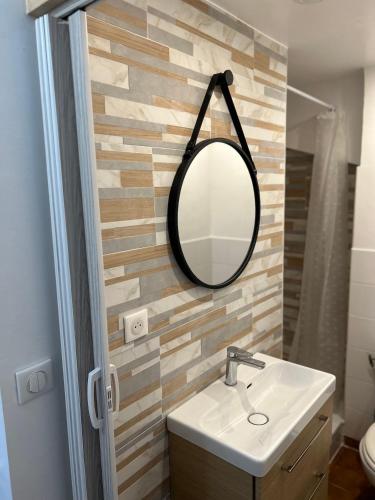 STUDIO CASSIS - Tap to explore photos