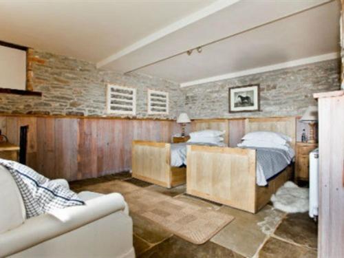 Old Downton Lodge - image 5