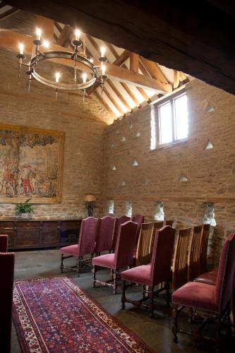 Old Downton Lodge - image 13