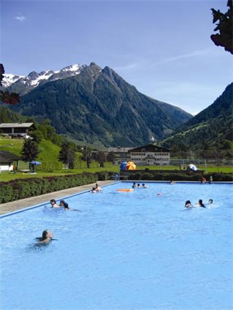 Úszómedence, Chalet Charlotte in Fusch an der Glocknerstrasse