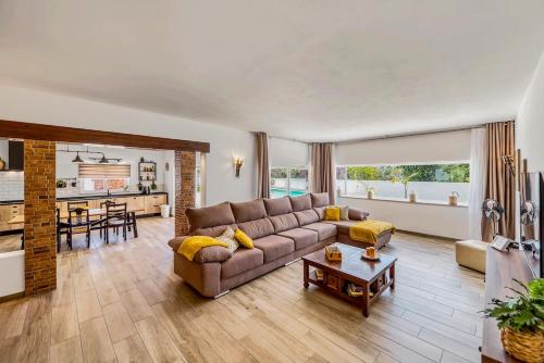 Shared lounge/TV area, Casa dos Netos in São Bartolomeu De Messines