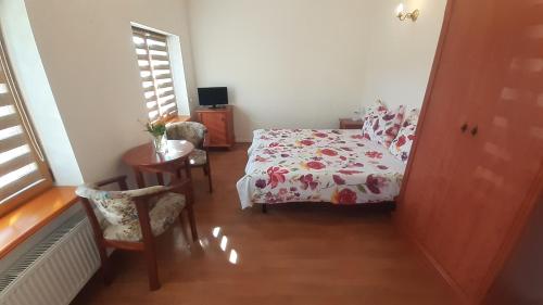 2 twin beds