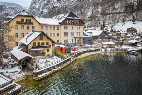 Hallstatt Lakeside Top 1 - Tap to explore photos