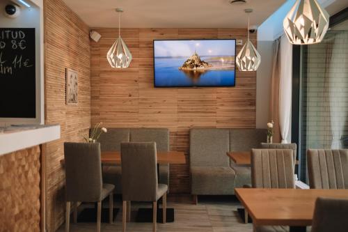 Restaurant, Merepargi ApartHotel & Cafe in Narva-Joesuu