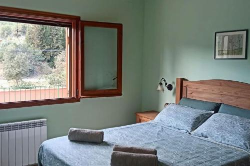 Apartment in country house with views and pool in Vespella de Gaia