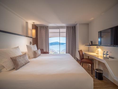 Premium room with Side Sea View and Access to Wellness Centre