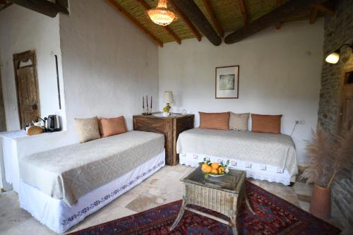 2 bedrooms, 3 beds