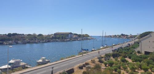 View, Appartement calme vue sur l'herault et la mer in Agde