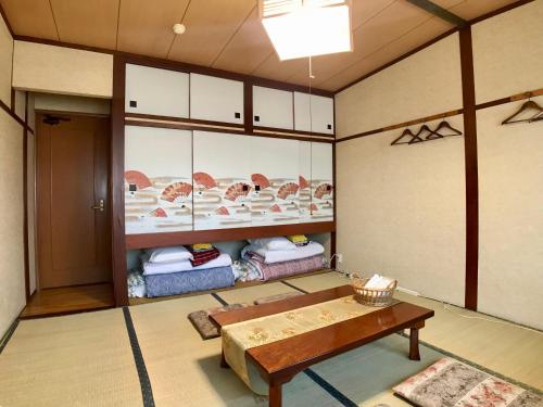 room detail thumbnail 1
