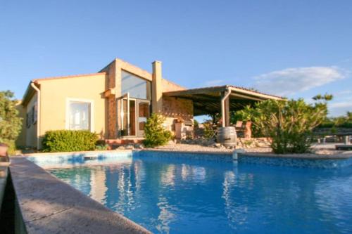 Hill-top haven with private pool and endless views - Accommodation - Belvézet