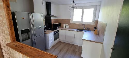 Kitchen, Appartement T3 proche centre - Climatisation & Parking prive in Figuerolles