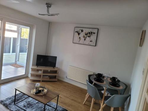 2 Bedroom end of terrace house