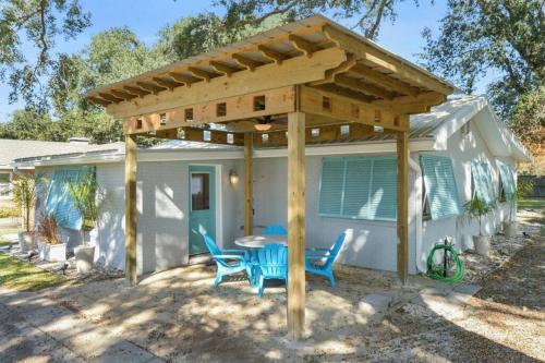 Shady Oaks Beach House With Beautiful Ocean Views! in Gulfport, USA