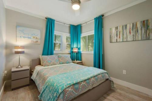 Shady Oaks Beach House With Beautiful Ocean Views! in Gulfport, USA