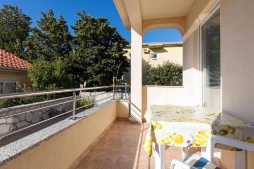 Apartments Mirjana * central location and close to beach - Punat