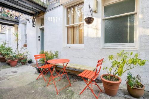 Charming flat in quiet street in Stockbridge