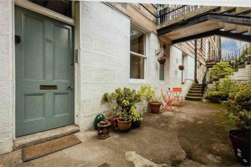 Charming flat in quiet street in Stockbridge