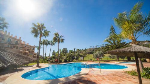 Apartment with Pool View  image 8