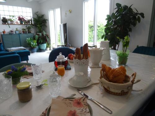 Eten en drinken, Maison d'hôtes les roses trémières (Maison d'hotes les roses tremieres) in Saclay