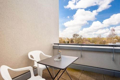 Beautiful room with balcony direction to Messe