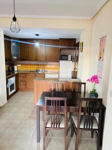 2Bdr Apartment - Tap to explore photos