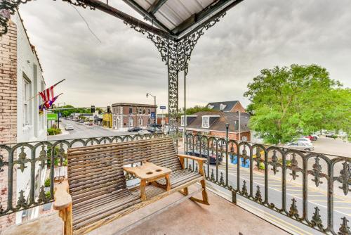 Chic Louisiana Retreat - Balcony and River Views!