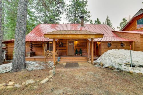 Serene Nature Getaway with Deck and Pool Access!