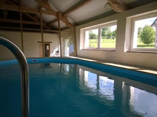 La Bellazière, heated covered swimming-pool gîte à louer Saint-Germain-de-Coulamer