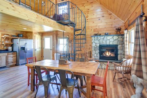 Riverfront Rumney Vacation Rental with Fire Pit! in Рамни