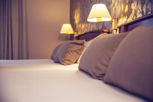 Timhotel Le Louvre - image 2